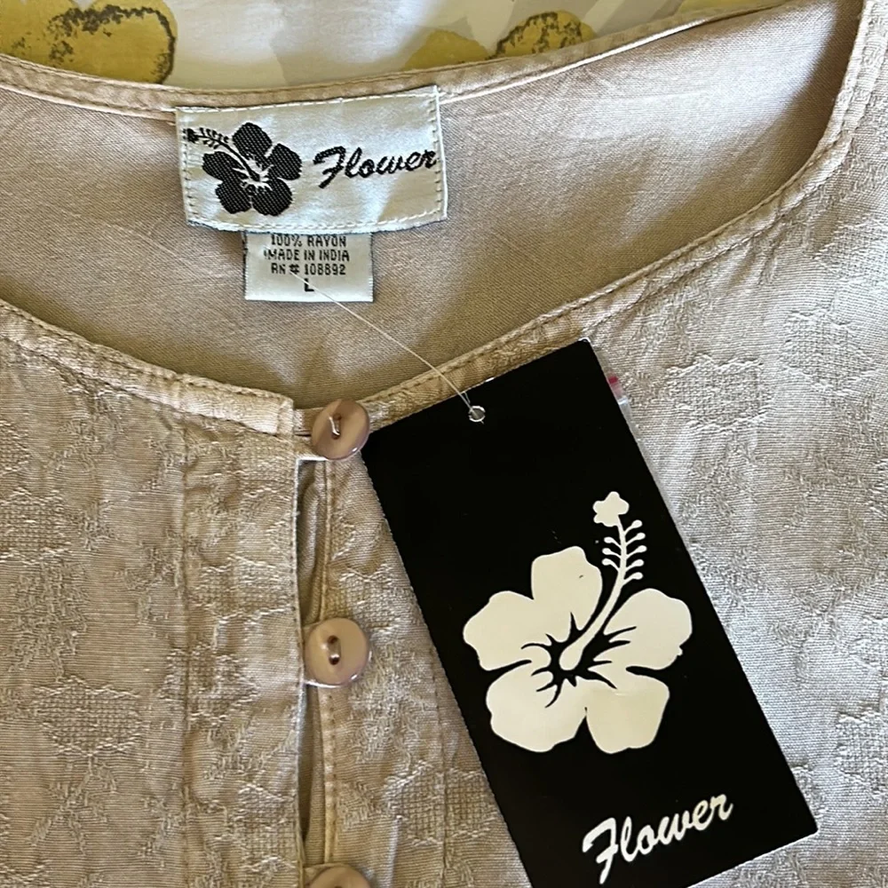 FLOWER | NWT | TOP | LARGE | BOHO | DRESSY | TAUPE